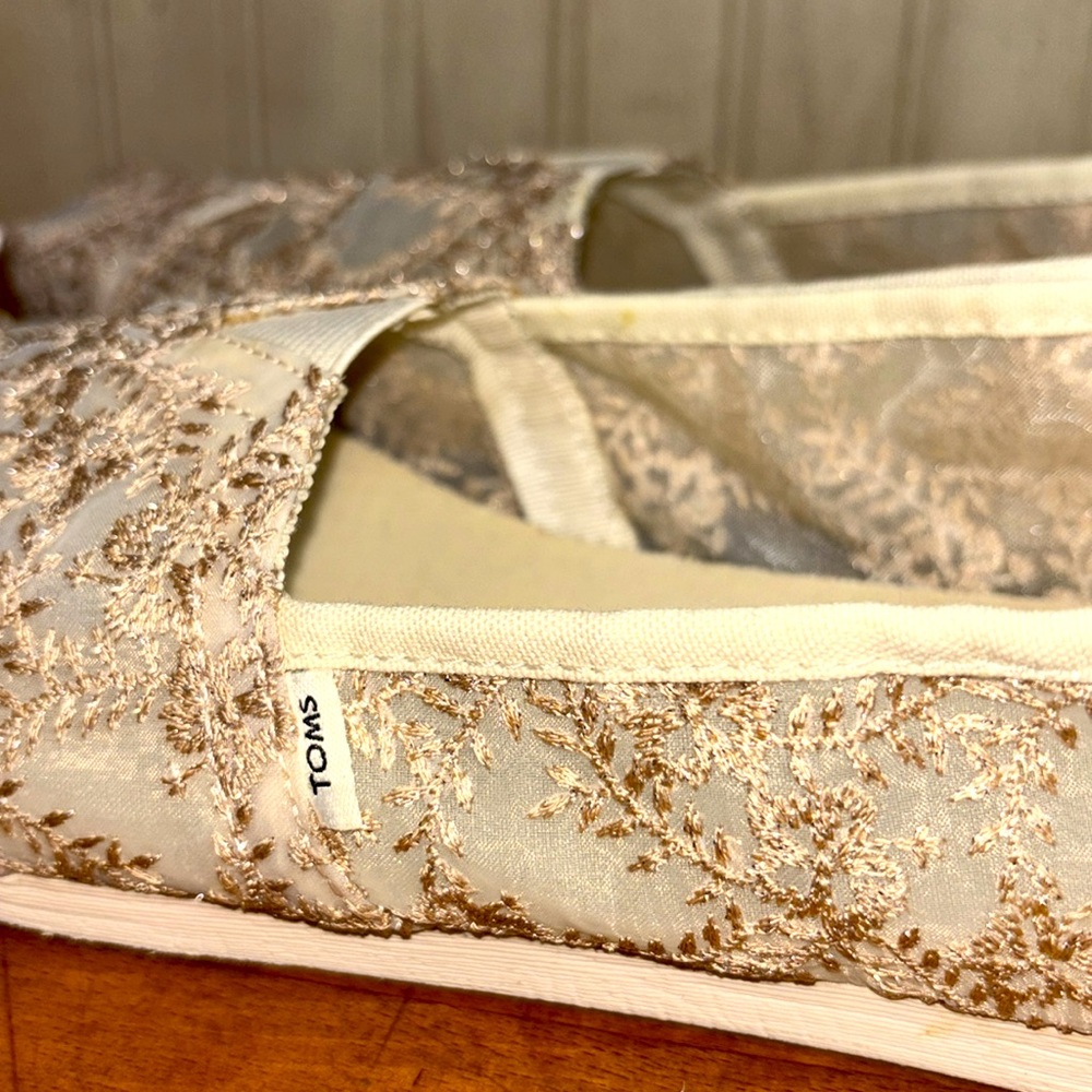 Toms Womens Alpargatas Rose Gold Metallic Hibiscus Floral Lace Size 7.5 … - Picture 8 of 15